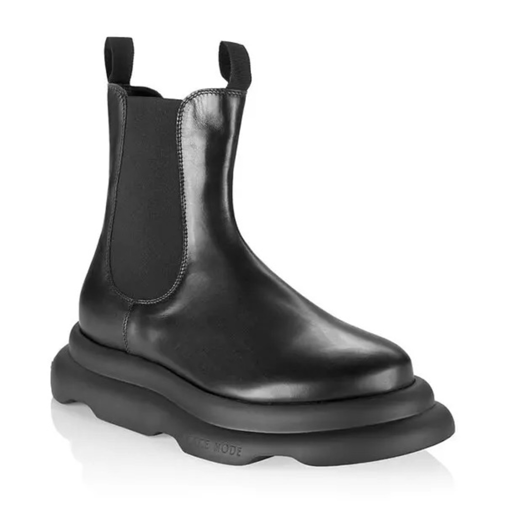 A.W.A.K.E. MODE brand new
Casual Ariana leather Chelsea boots black size5